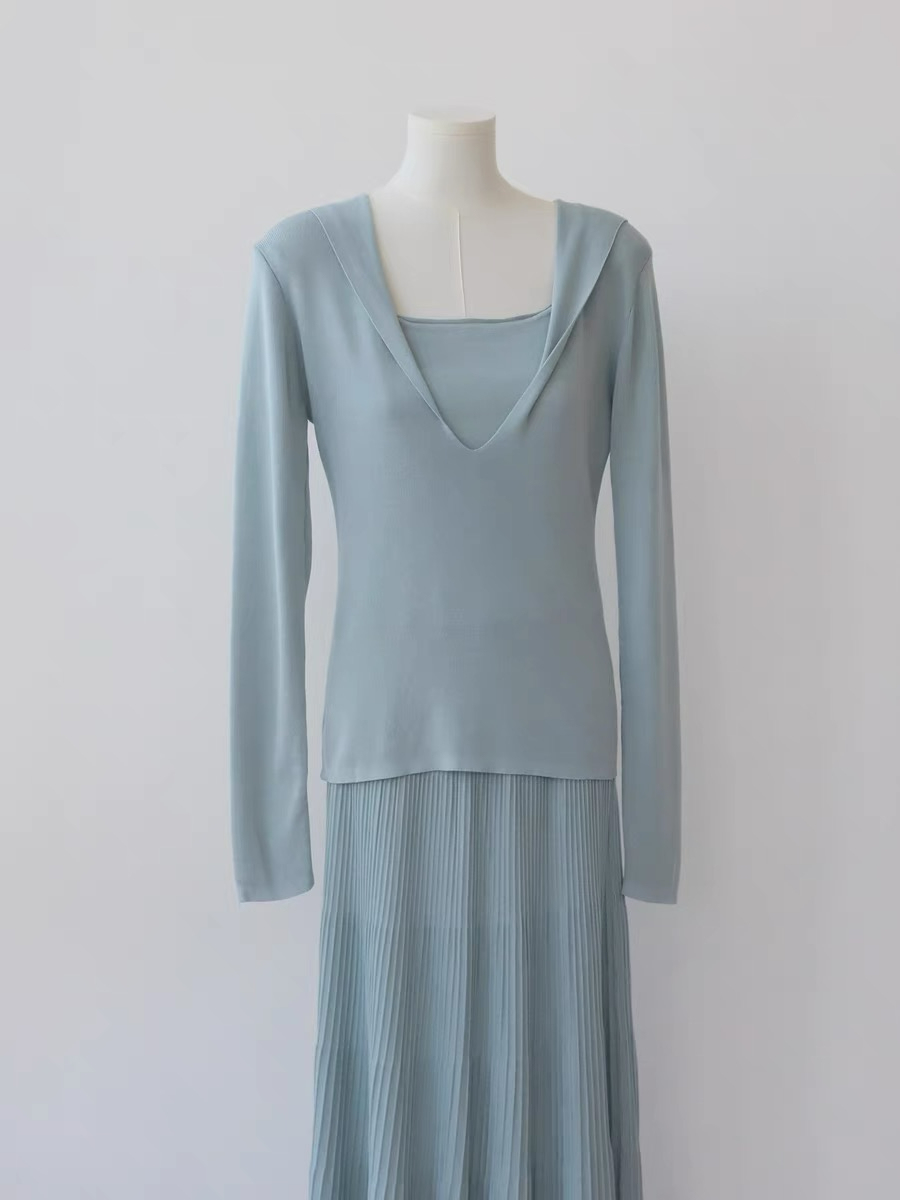 Eliza Deep V Knit Hoodie-The Black Bow-