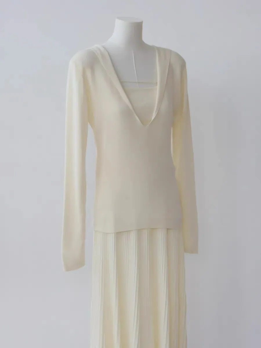 Eliza Deep V Knit Hoodie-The Black Bow-