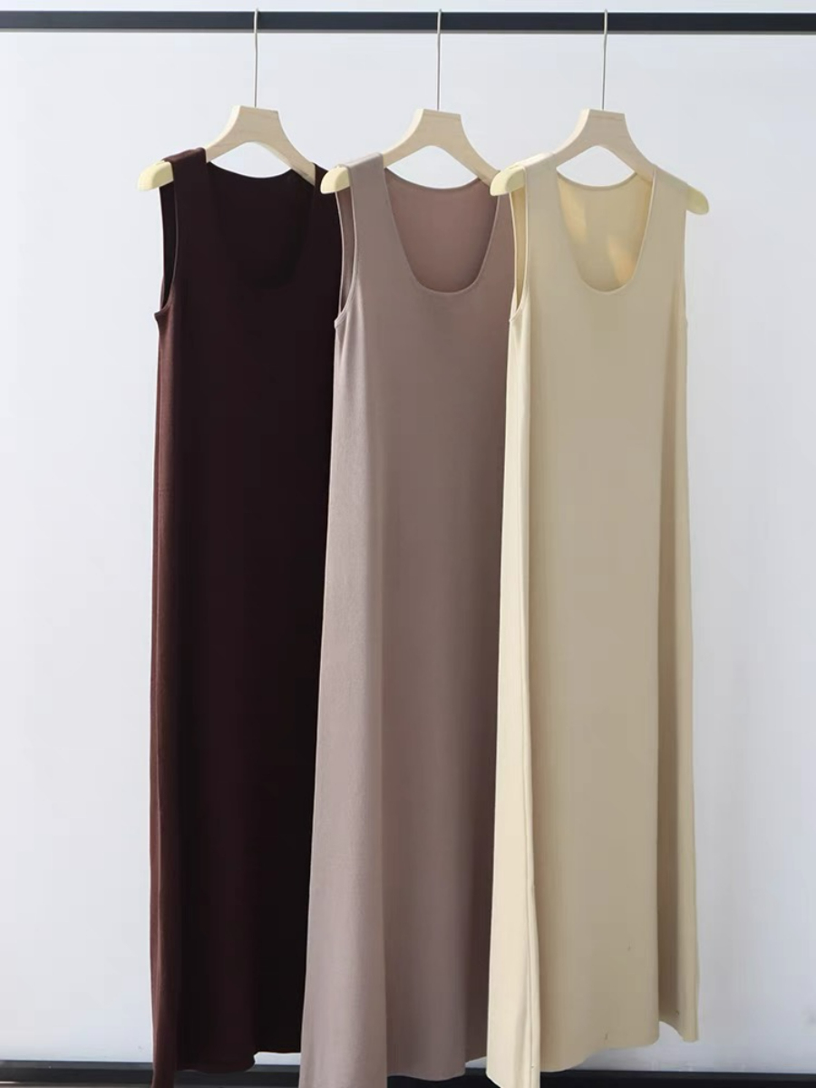 Erica Round Neck Maxi Dress-The Black Bow-