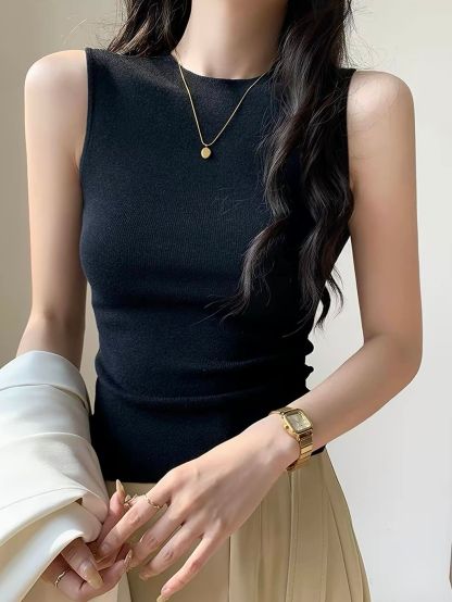 Dru Crew Neck Knit Top