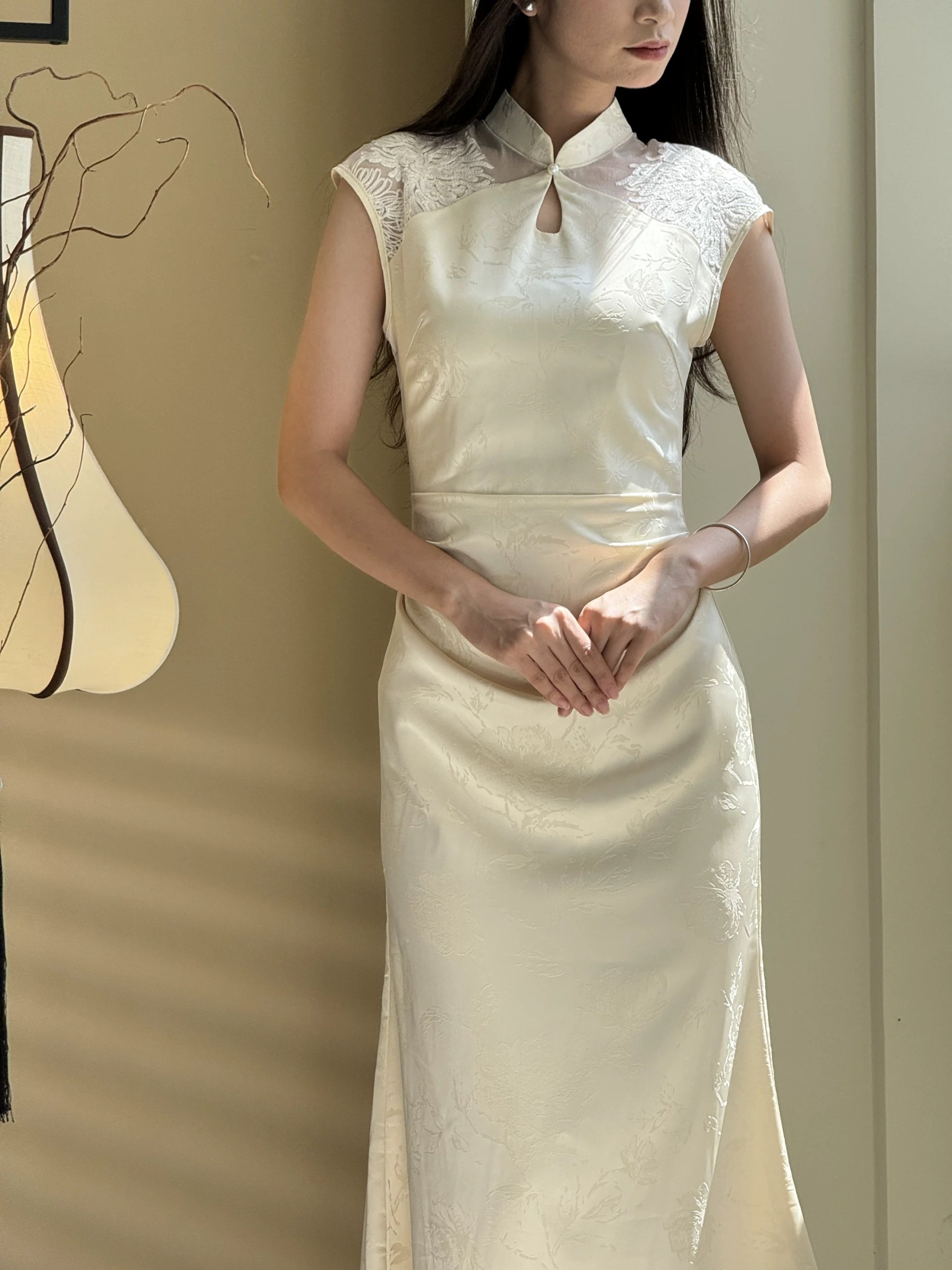 Ying Ju Sheer Shoulder Graceful Embroided A-Line Cheongsam-The Black Bow-