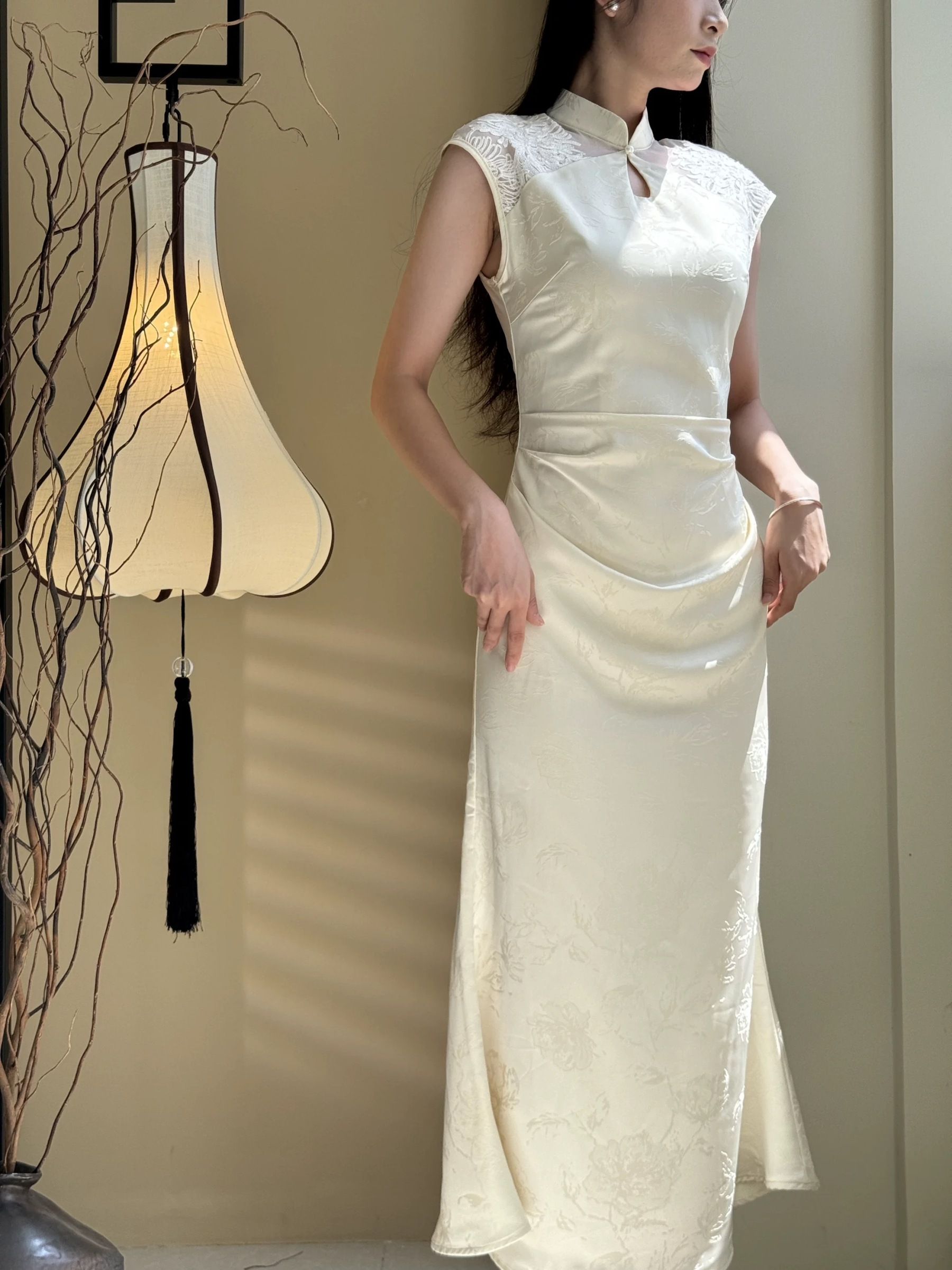 Ying Ju Sheer Shoulder Graceful Embroided A-Line Cheongsam-The Black Bow-