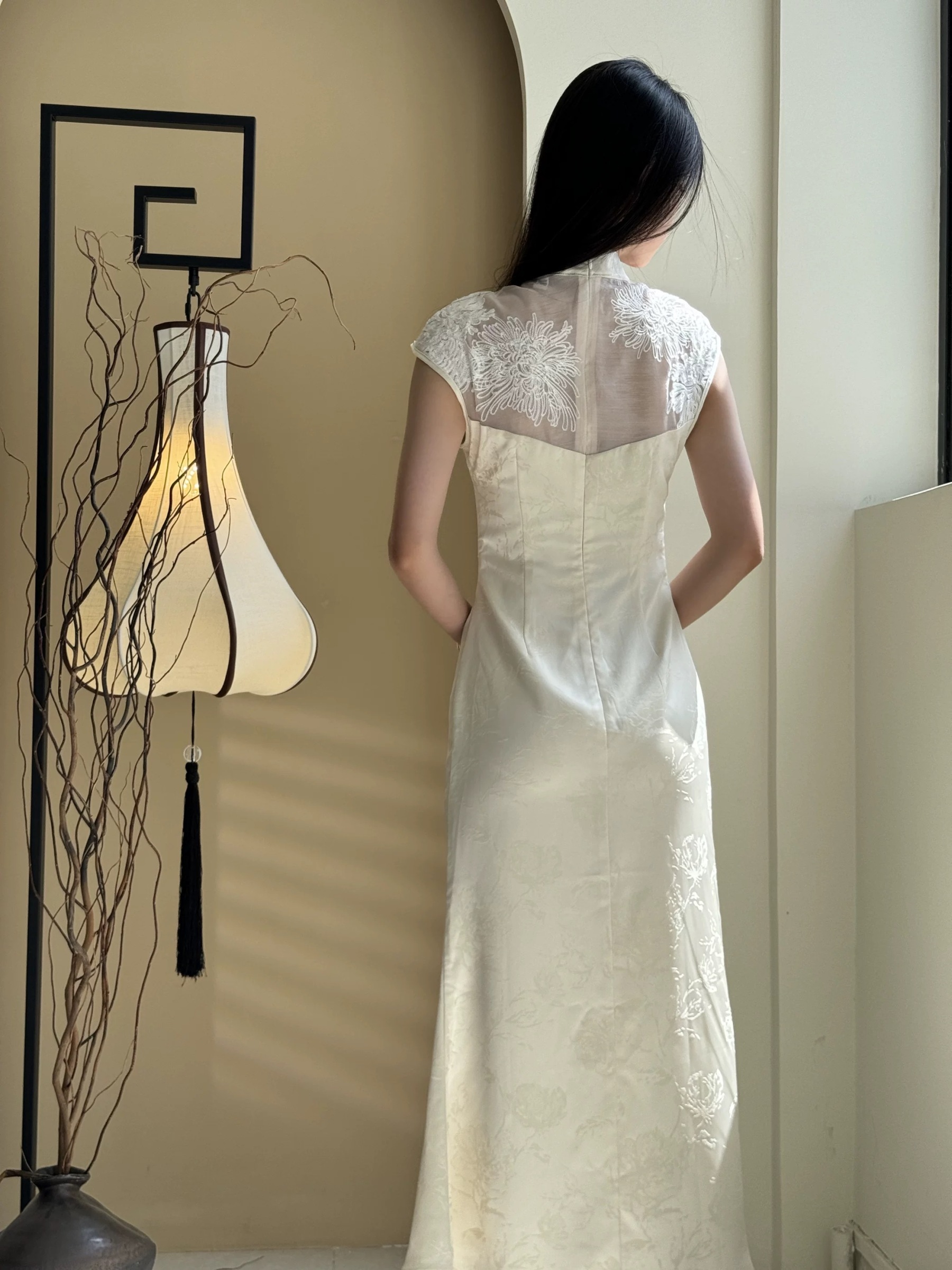 Ying Ju Sheer Shoulder Graceful Embroided A-Line Cheongsam-The Black Bow-