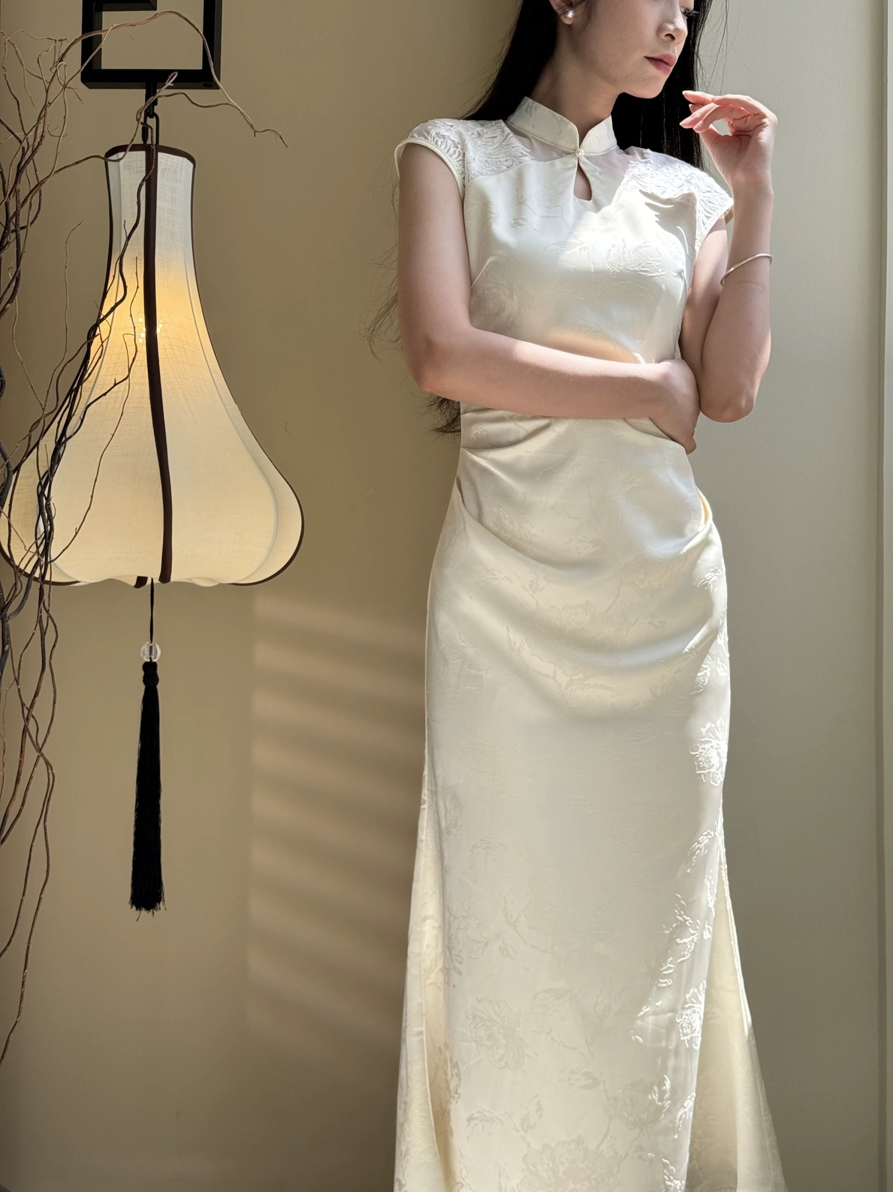 Ying Ju Sheer Shoulder Graceful Embroided A-Line Cheongsam-The Black Bow-