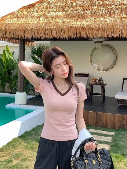 Daga Contrast-Trim Sporty V-Neck Tee