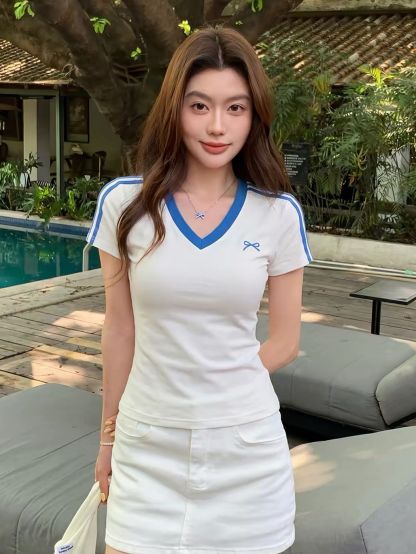 Daga Contrast-Trim Sporty V-Neck Tee