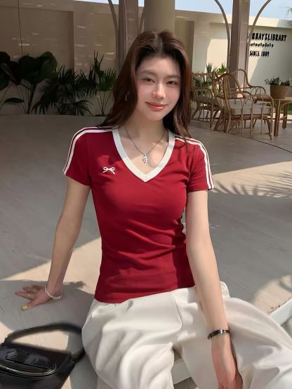 Daga Contrast-Trim Sporty V-Neck Tee