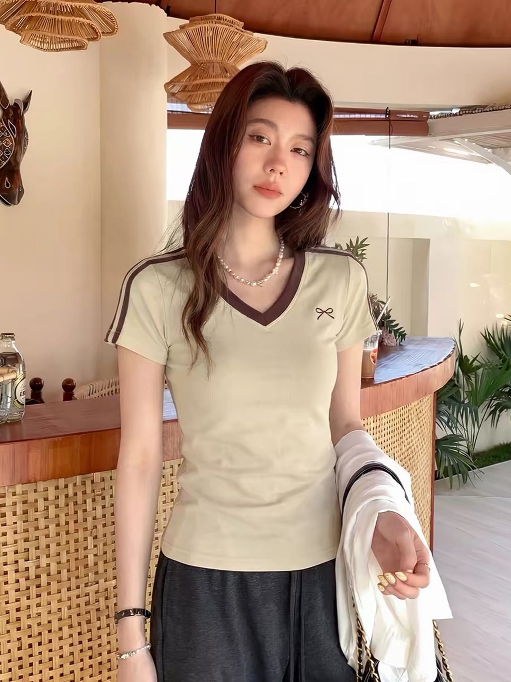 Daga Contrast-Trim Sporty V-Neck Tee