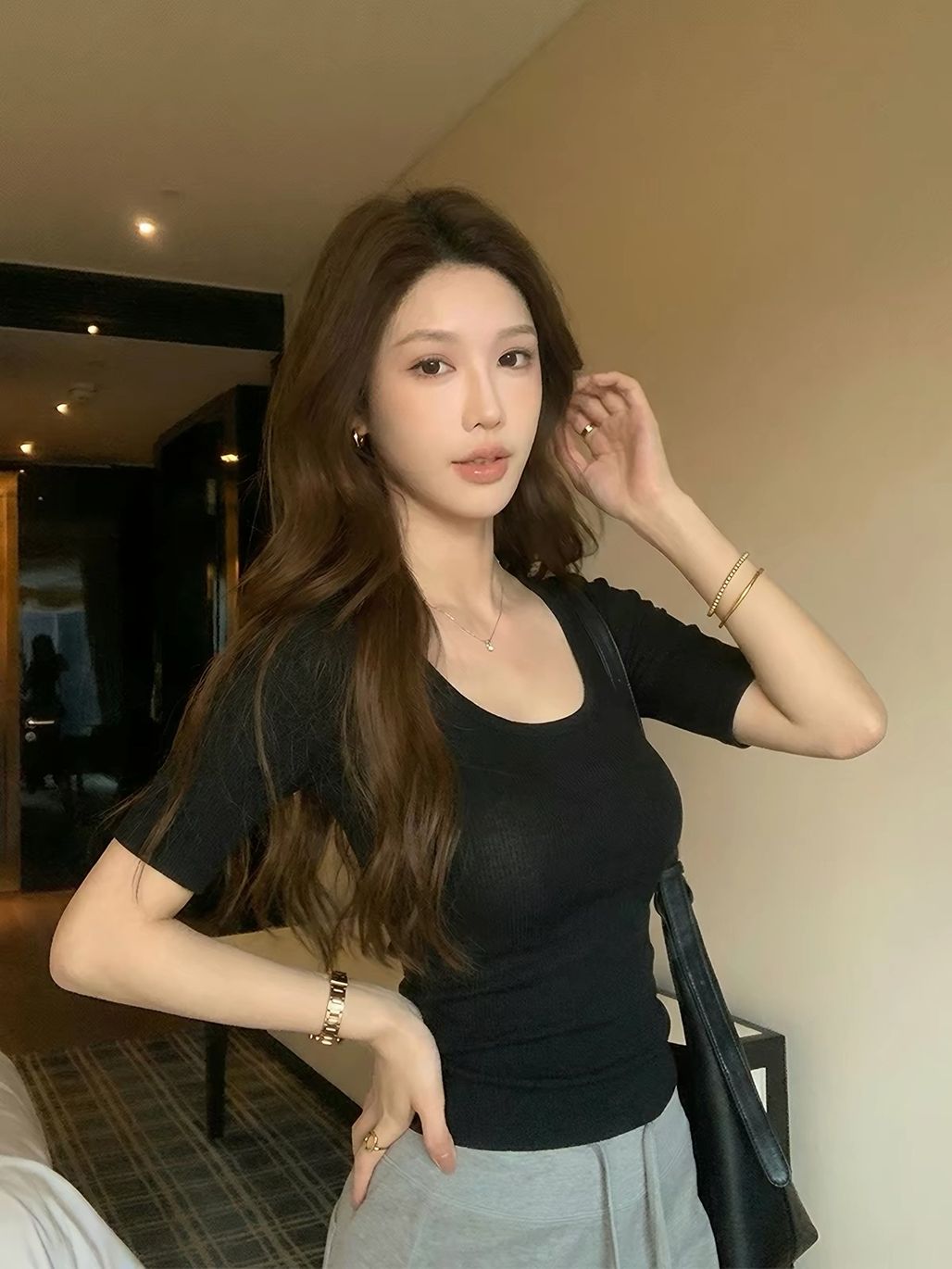 Diwata Mid-Sleeve Scoop-Neck Top