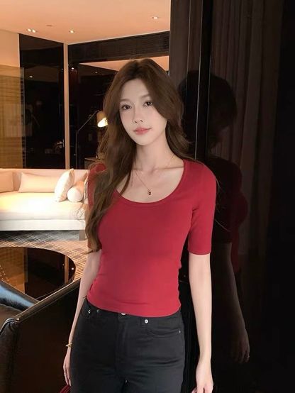 Diwata Mid-Sleeve Scoop-Neck Top
