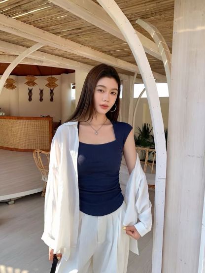 Dobby Queen Anne Neckline Waistline Knit Top