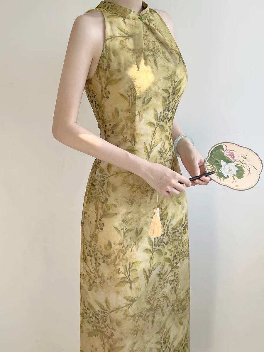 Ju An Back Lacey Halter Neck Cheongsam-The Black Bow-