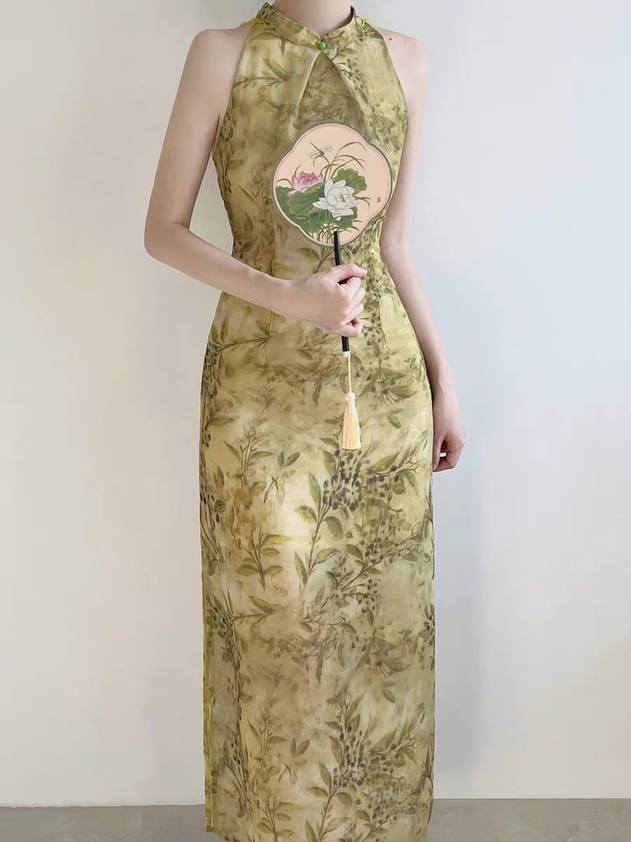 Ju An Back Lacey Halter Neck Cheongsam-The Black Bow-