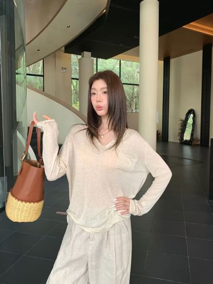 Darana Raw-Edge V-Neck Slouchy Knit Top