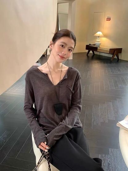 Darana Raw-Edge V-Neck Slouchy Knit Top