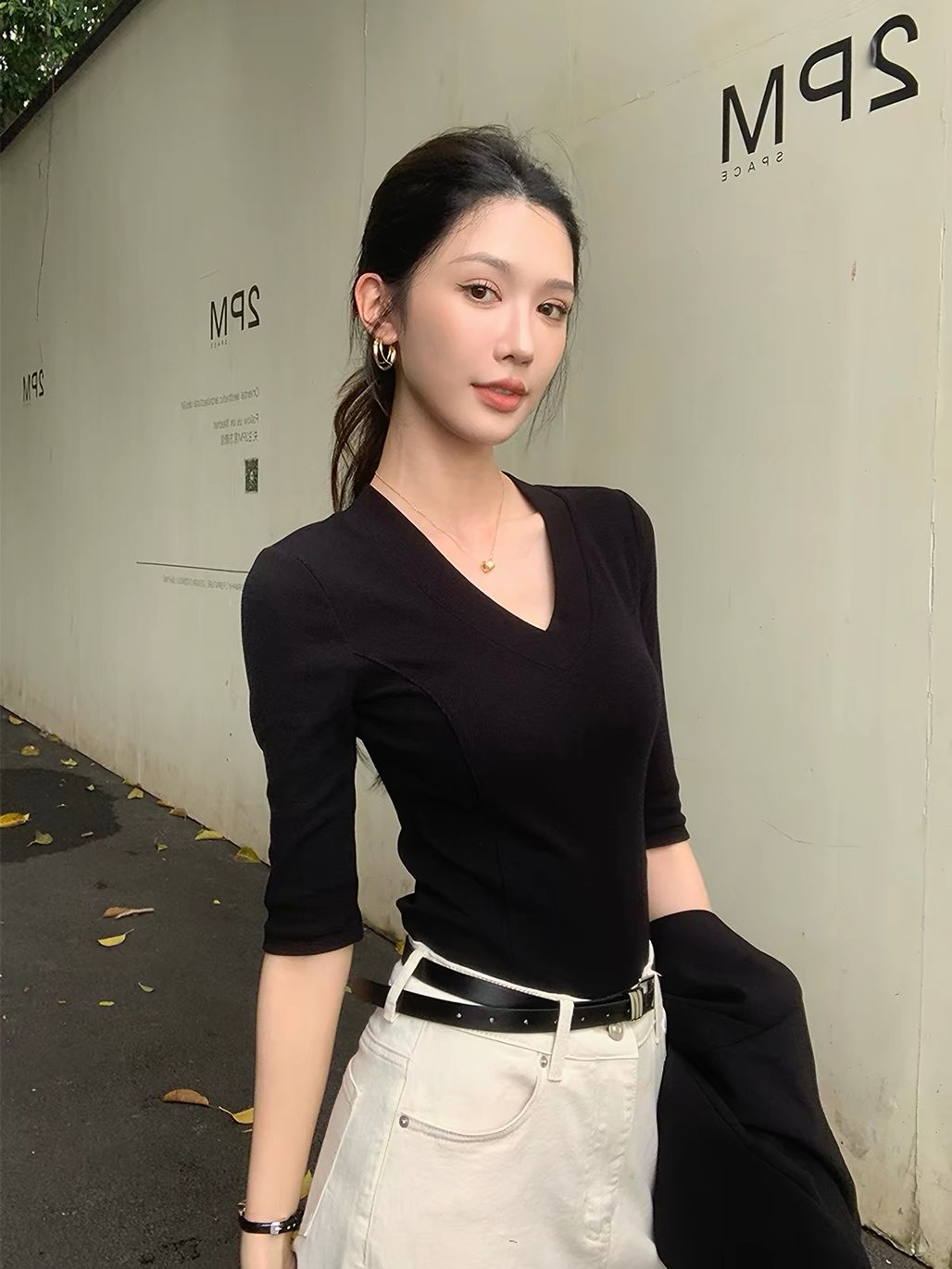 Duscha Sculpting-Seam V-Neck Top 