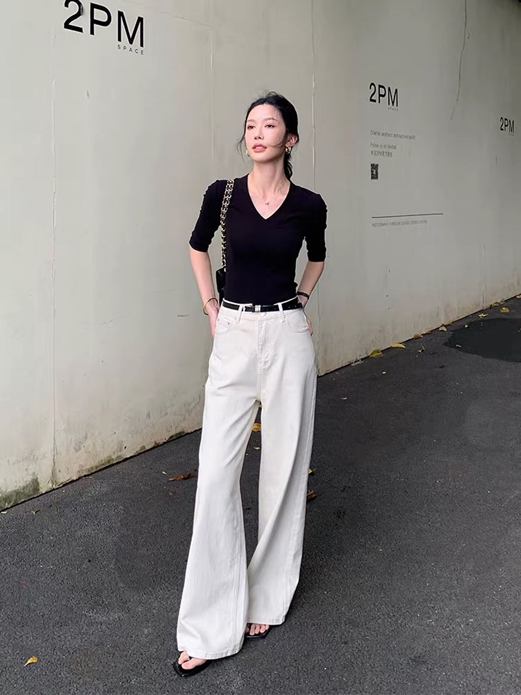 Duscha Sculpting-Seam V-Neck Top 