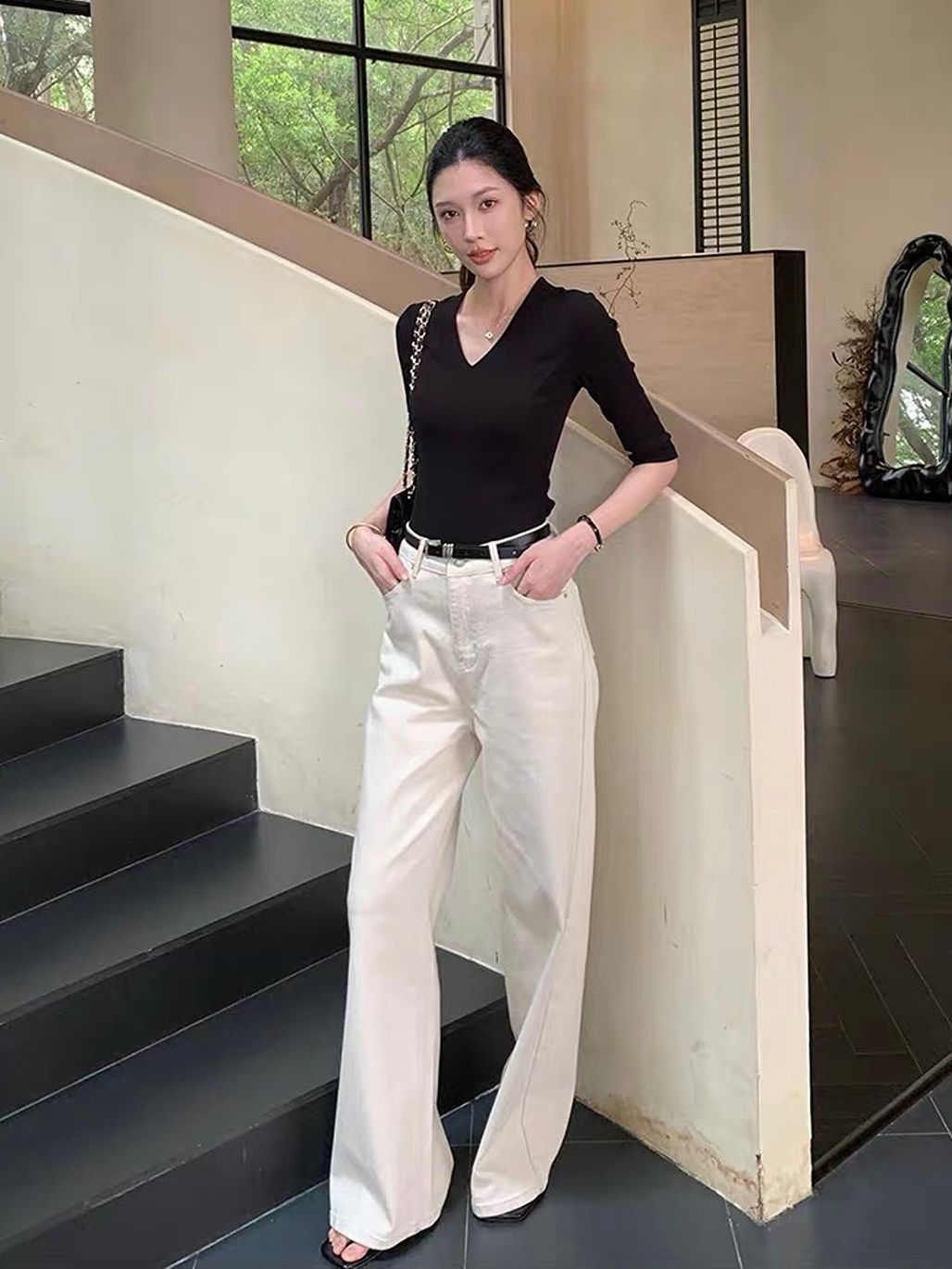 Duscha Sculpting-Seam V-Neck Top 