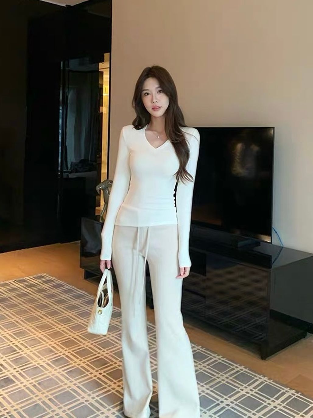Dayea V-Neck Long Sleeve Top