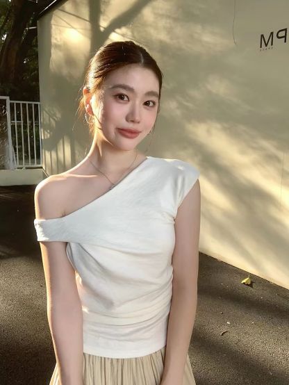 Dilly Asymmetric Foldover One-Shoulder Top 
