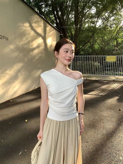 Dilly Asymmetric Foldover One-Shoulder Top 