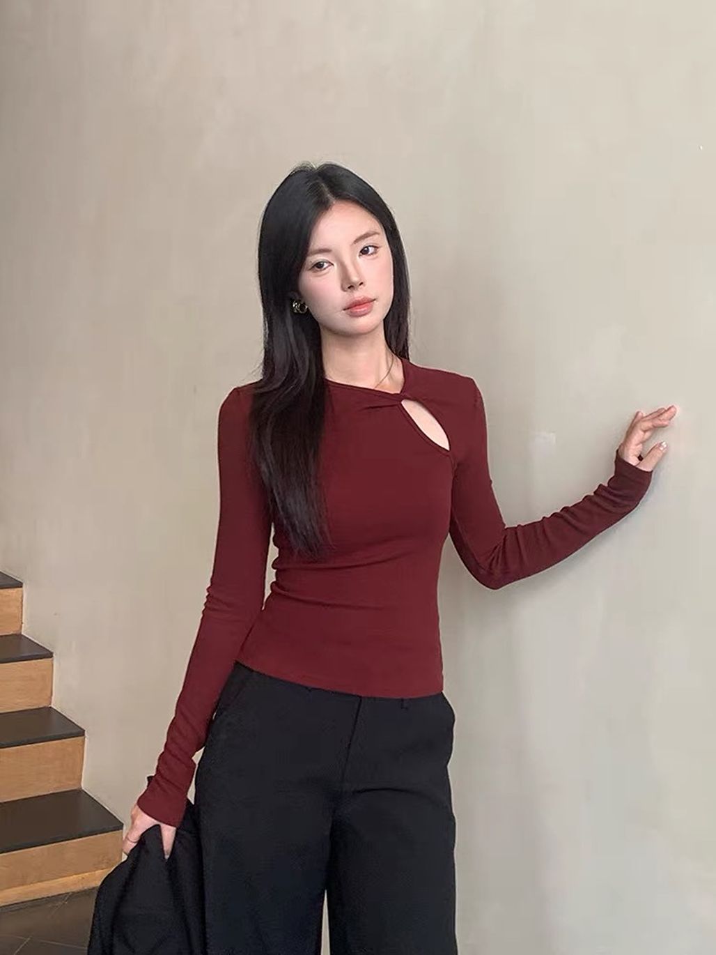 Dayea Twist-Neck Keyhole Top