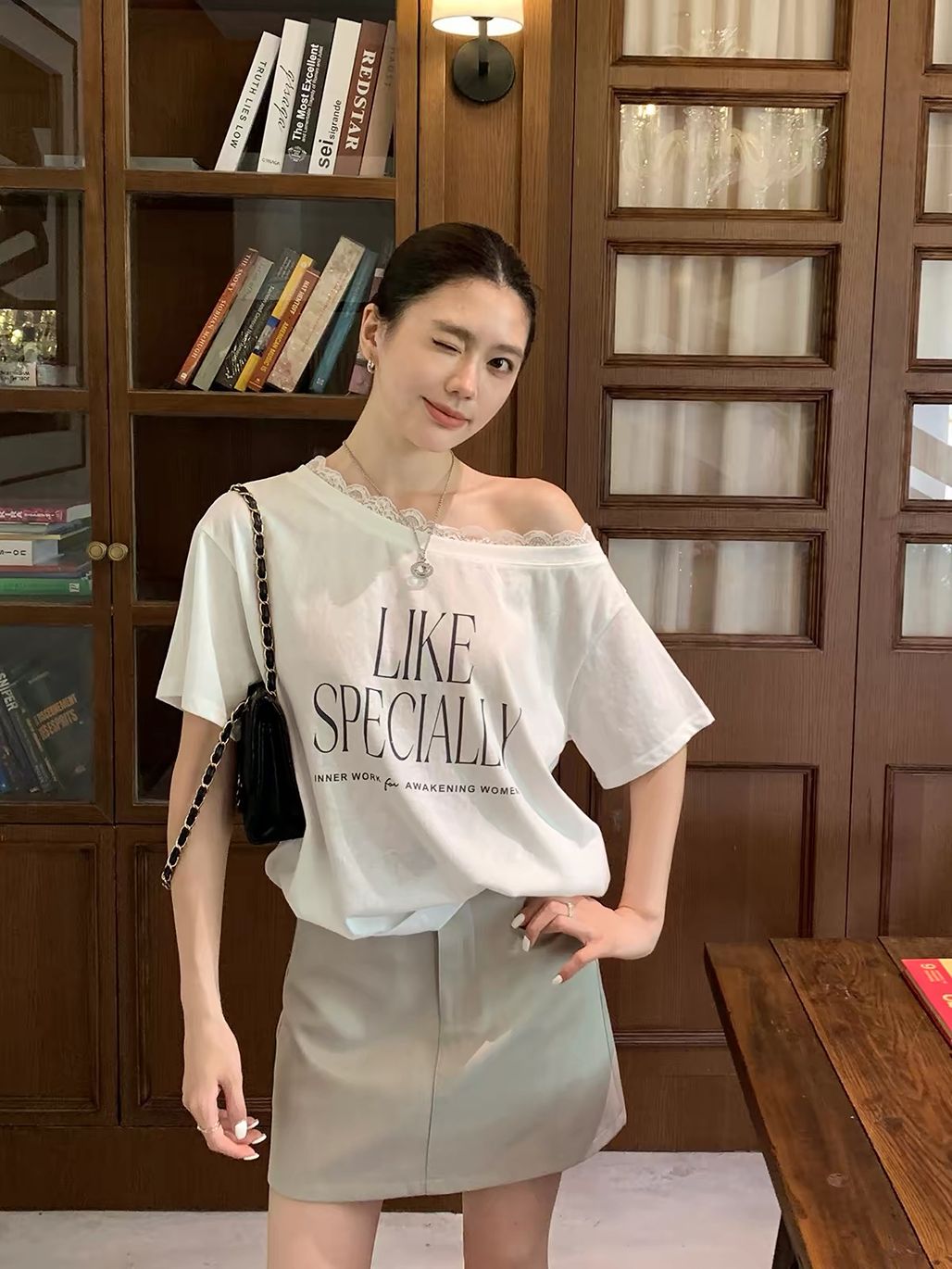 Dorotea Lace-Trim Alphabet Printing One Shoulder Top