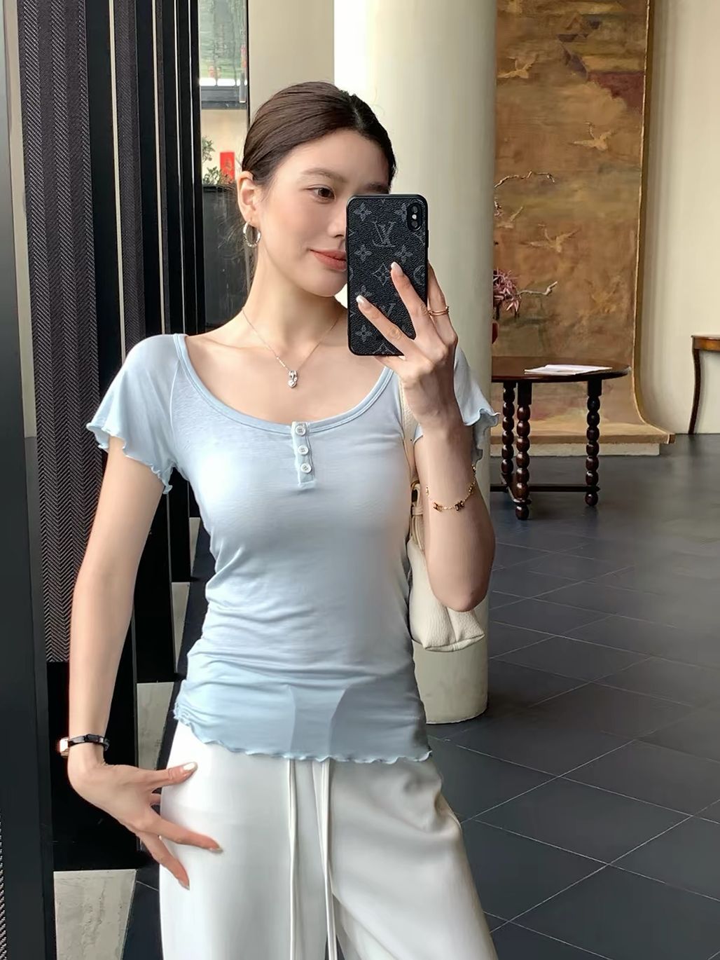 Dabny Flutter-Sleeve Buttoned Top