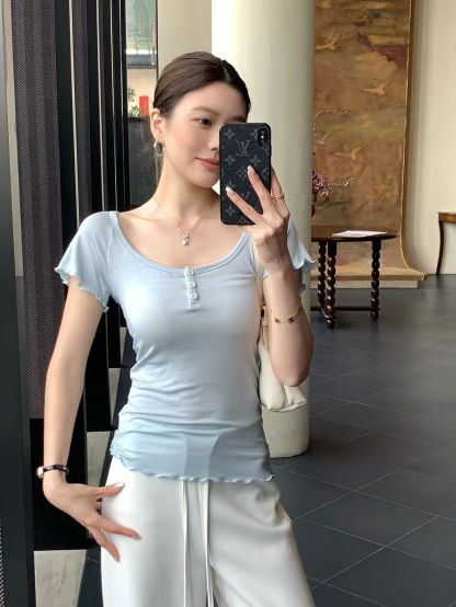 Dabny Flutter-Sleeve Buttoned Top
