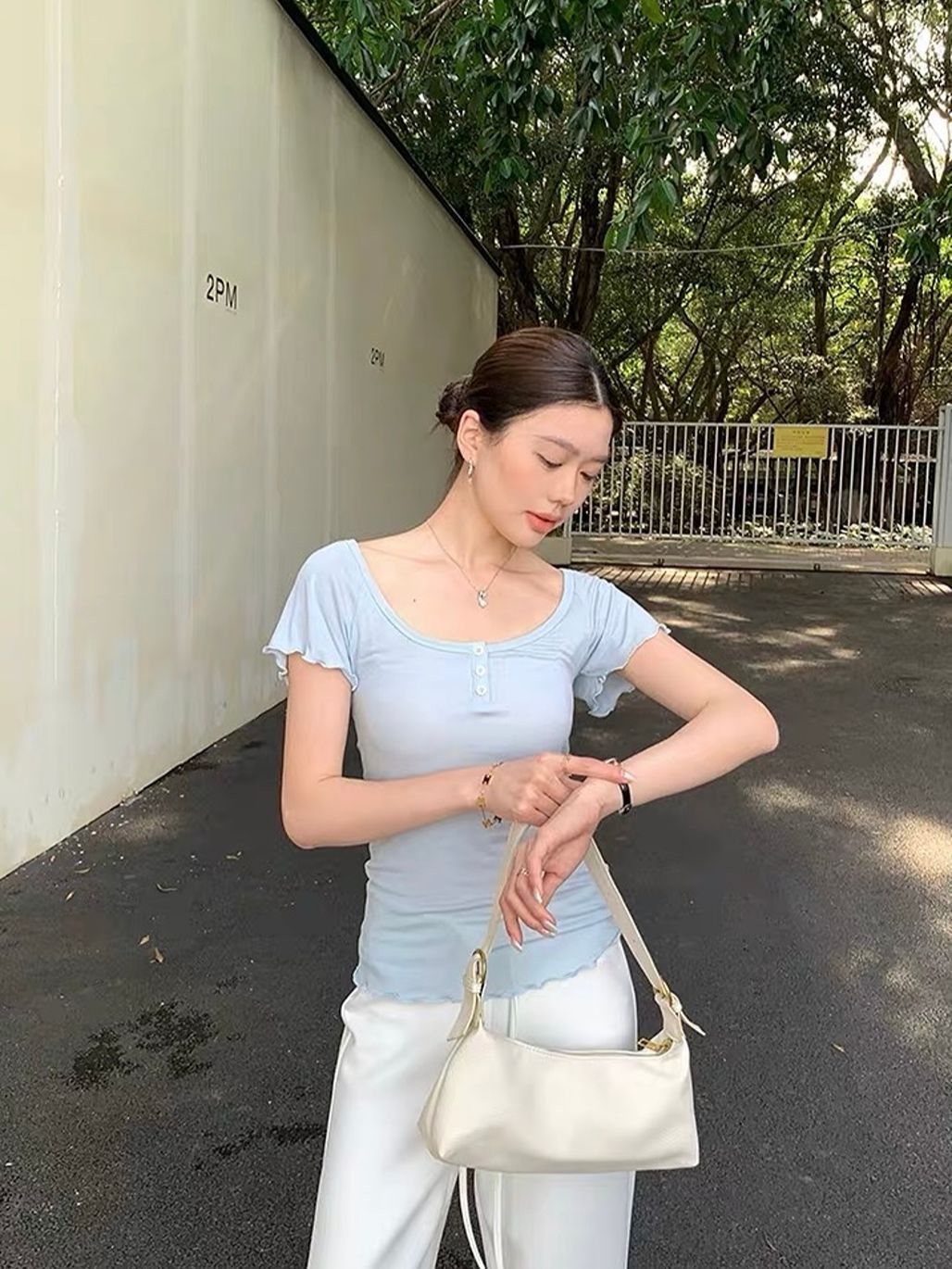 Dabny Flutter-Sleeve Buttoned Top