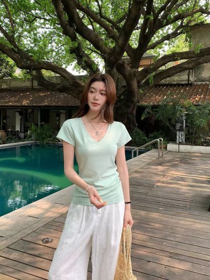 Devrie V-Neck Top