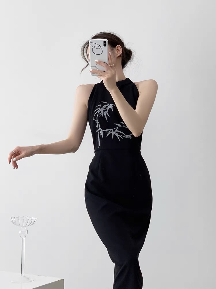 Xue Er Sleeveless Bamboo Printing Cheongsam-The Black Bow-
