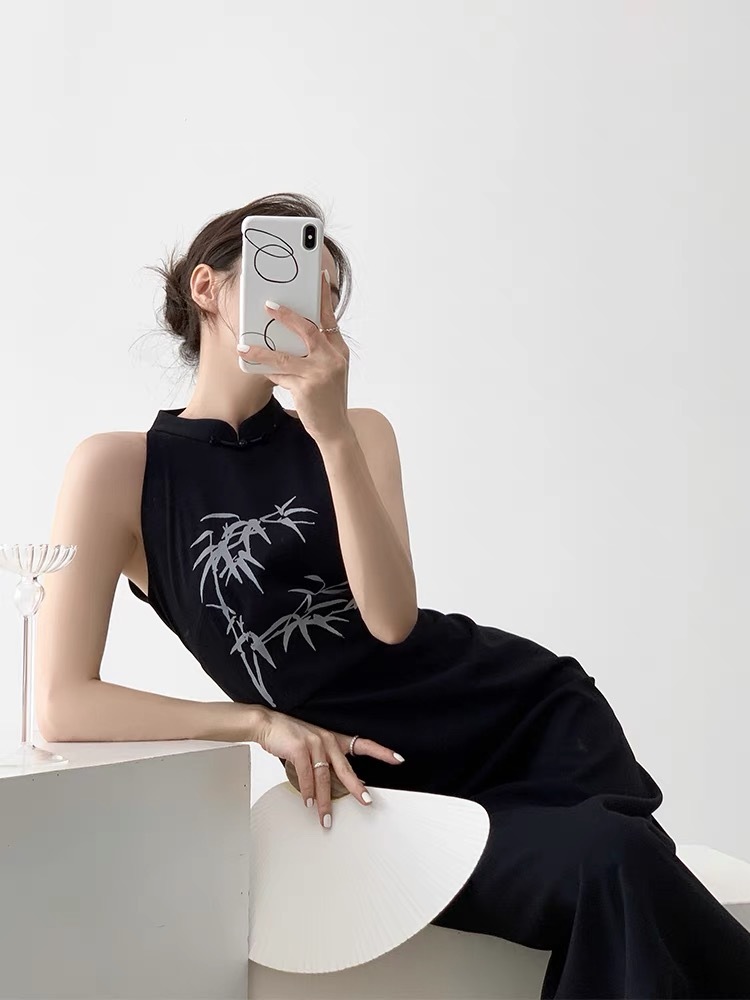 Xue Er Sleeveless Bamboo Printing Cheongsam-The Black Bow-