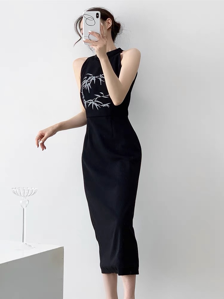Xue Er Sleeveless Bamboo Printing Cheongsam-The Black Bow-