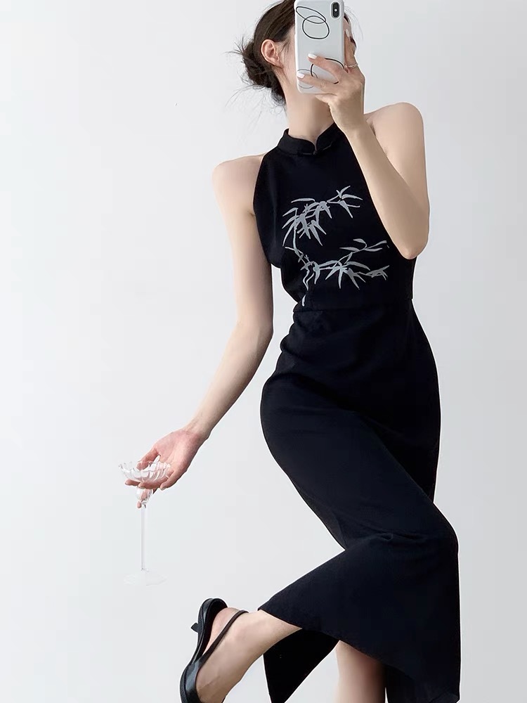 Xue Er Sleeveless Bamboo Printing Cheongsam-The Black Bow-