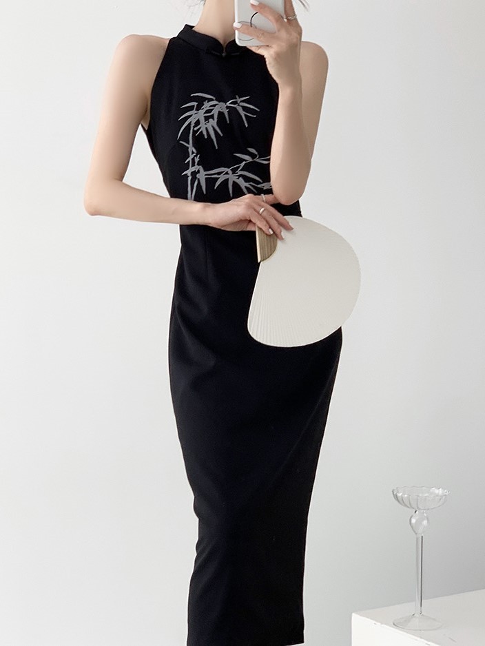 Xue Er Sleeveless Bamboo Printing Cheongsam-The Black Bow-