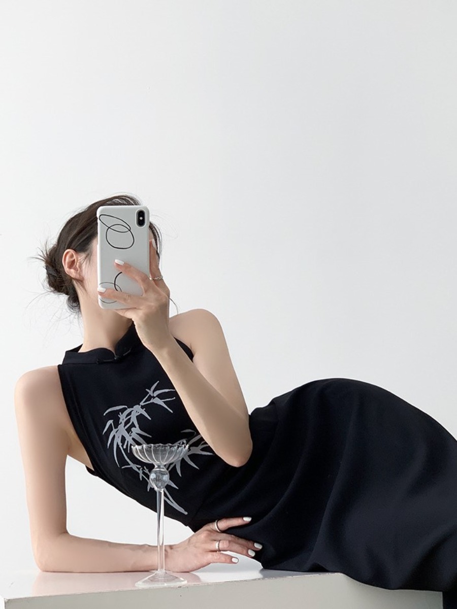Xue Er Sleeveless Bamboo Printing Cheongsam-The Black Bow-