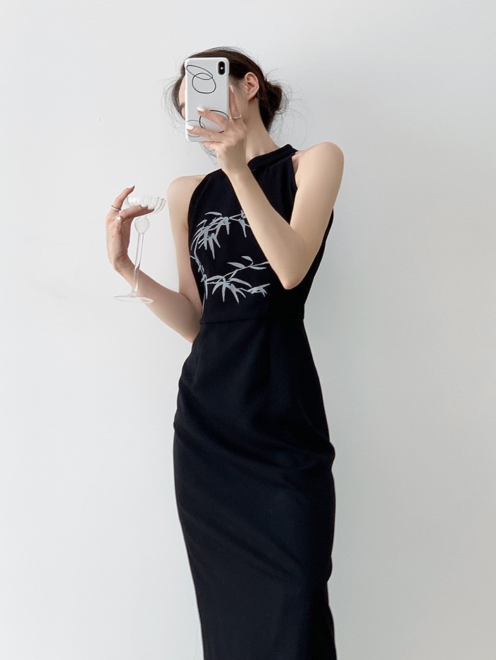 Xue Er Sleeveless Bamboo Printing Cheongsam-The Black Bow-