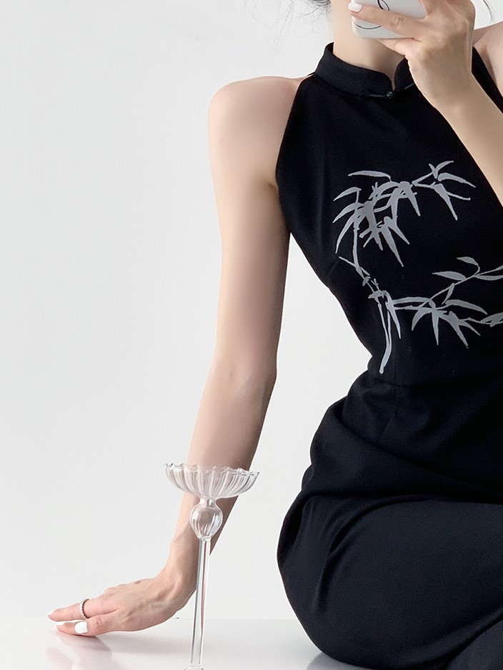 Xue Er Sleeveless Bamboo Printing Cheongsam-The Black Bow-