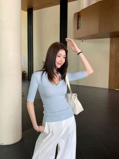 Drusila V-Neck Mid Sleeve Top