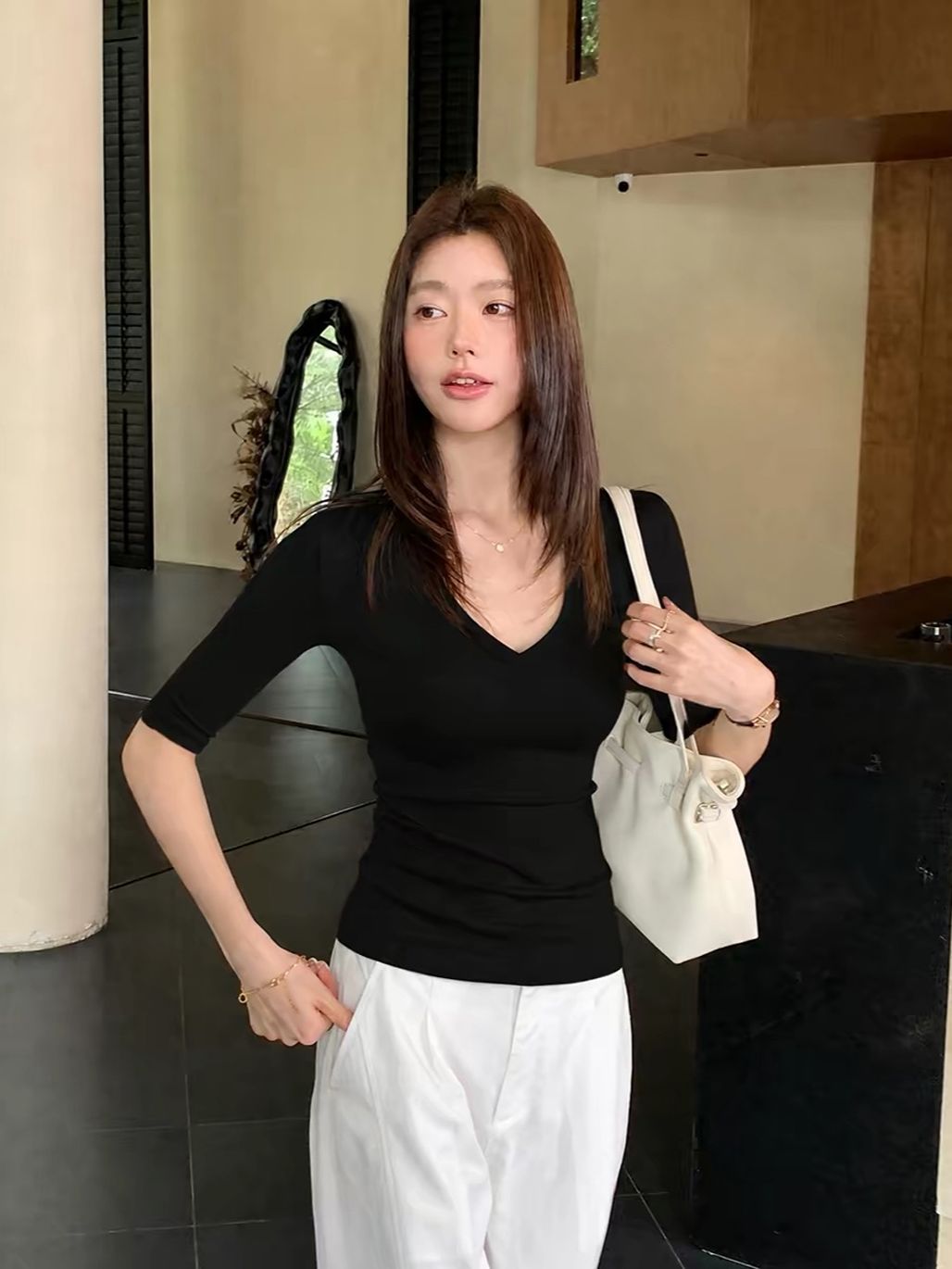 Drusila V-Neck Mid Sleeve Top