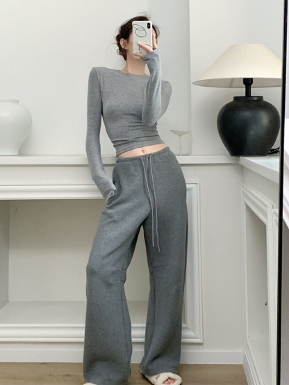 Xoey Long Sleeve Knit Crop Top-The Black Bow-