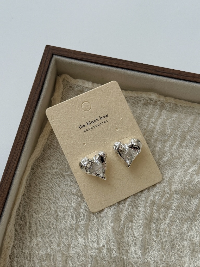 Jee-An Heartshape Ear Studs