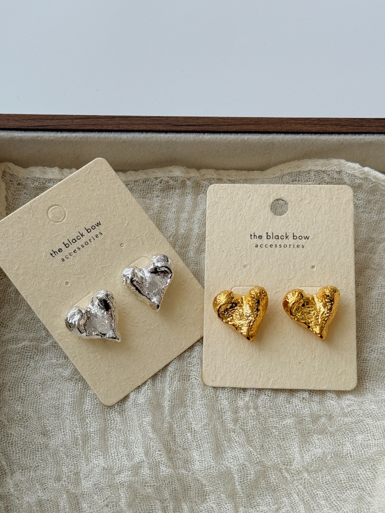 Jee-An Heartshape Ear Studs