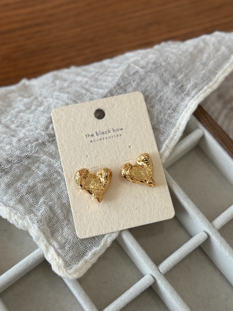 Jee-An Heartshape Ear Studs