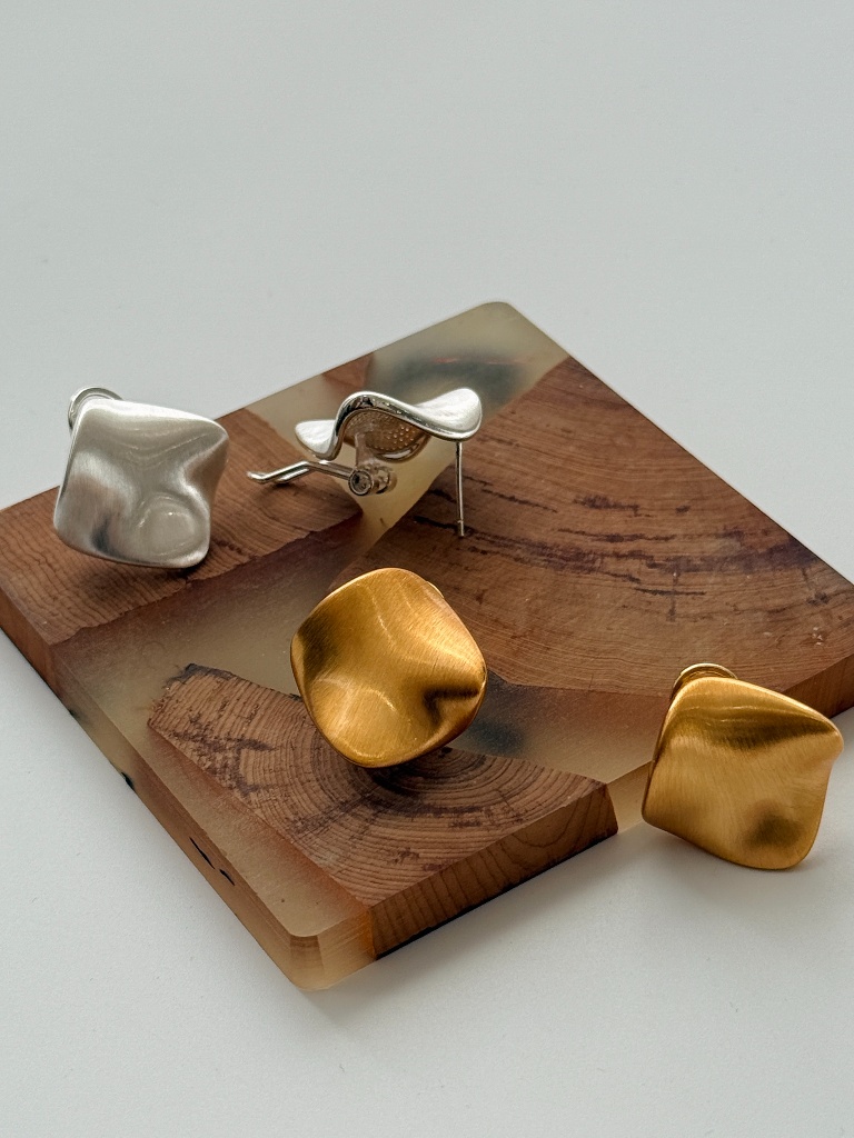 Hye-Won Sculpted Petals Ear Studs