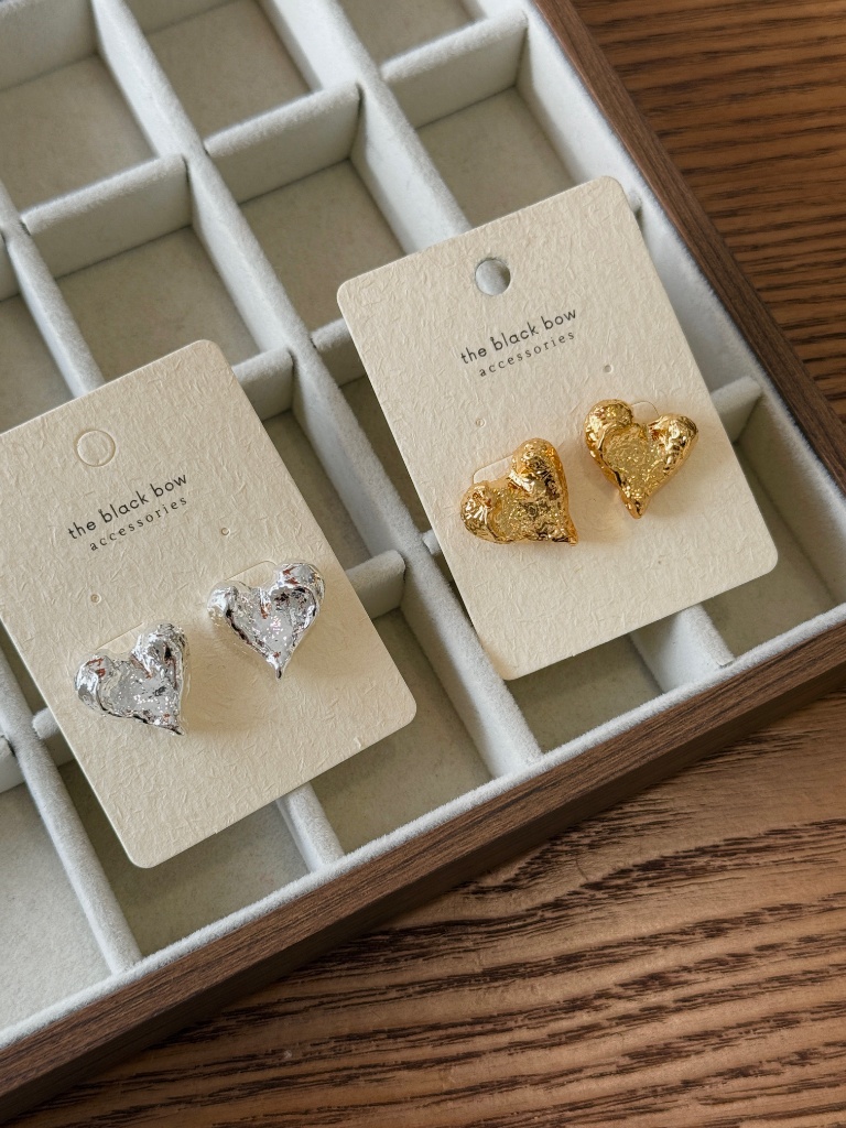 Jee-An Heartshape Ear Studs