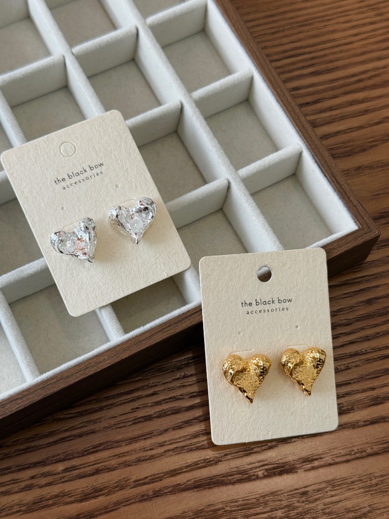 Jee-An Heartshape Ear Studs