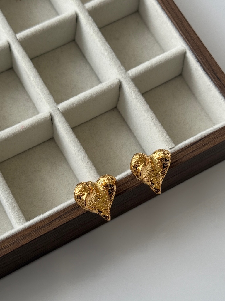 Jee-An Heartshape Ear Studs
