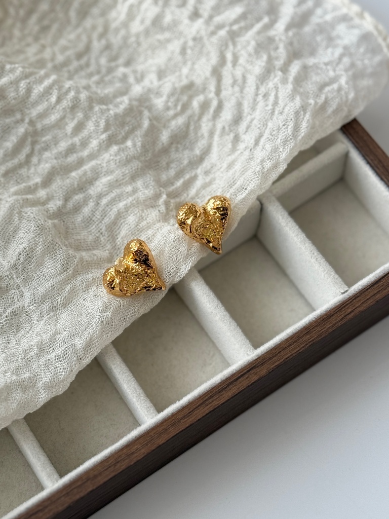 Jee-An Heartshape Ear Studs